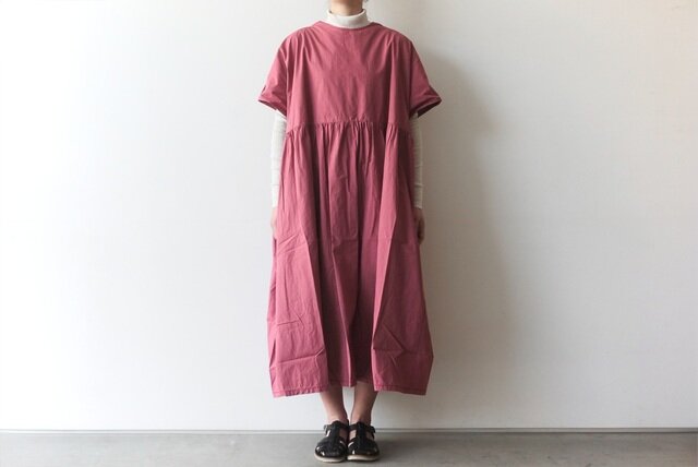 ダークピンク Mサイズ着用 / 身長162cm