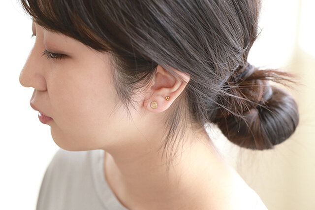 ピアス:Petite Flower (ENAMEL COPENHAGEN)