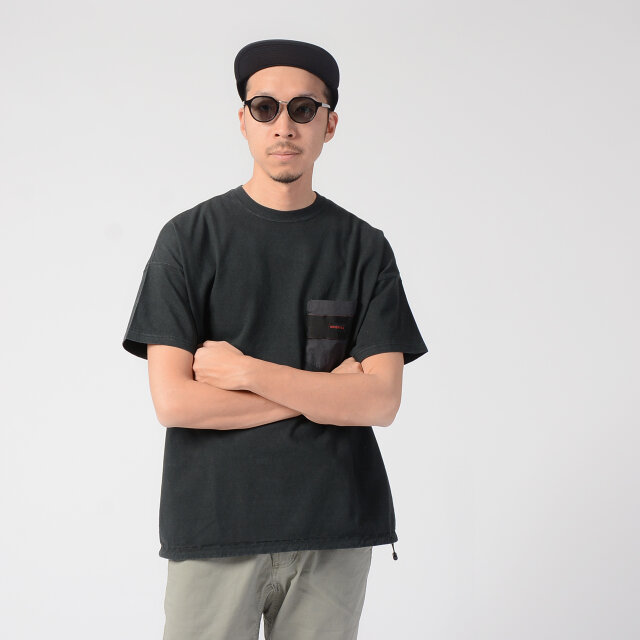 color : black(C-1)
シンプルなデザインですので男性の方にも着用いただけますよ。