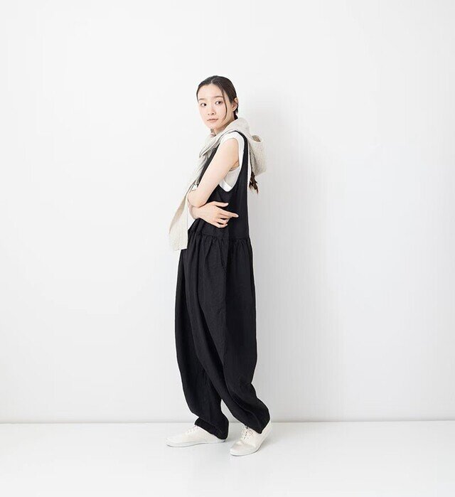 color : KINARI , model : 162cm