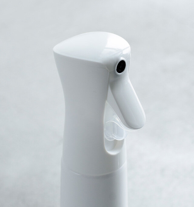 細かな粒子が一度にたくさん出る特別なトリガーです。厚みがあり、手にしっかりと馴染みます。