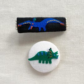 クロヤギシロヤギ｜刺繍もできる『恐竜』のアイロンワッペン