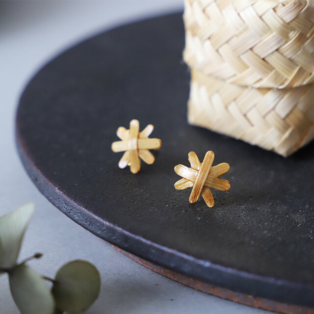 W14×H14×D5mm(ポスト部分を除く)