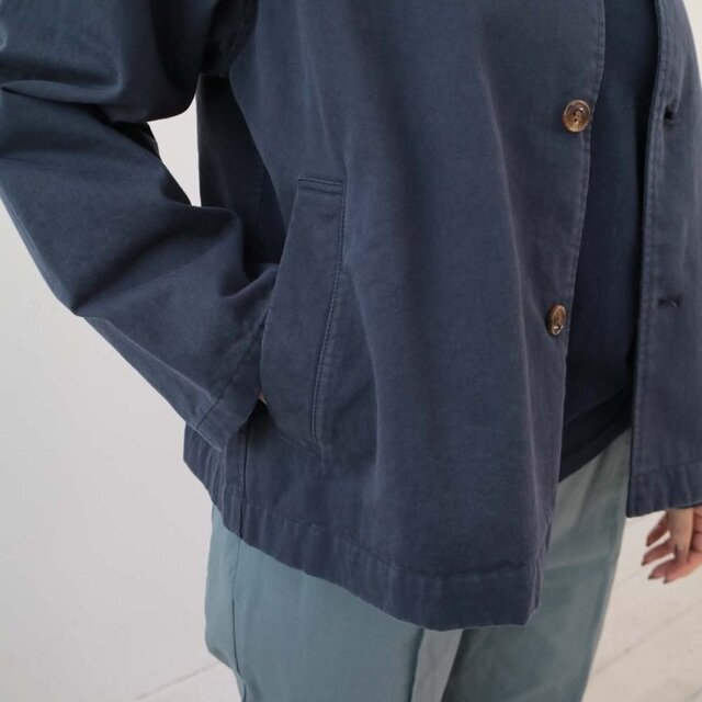 裏地無し、両脇ポケット付き