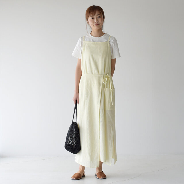 品の良いレザーをアッパーにあしらった、大人の装いにマッチする一足。リラックスムード漂うメノルカサンダルは、デイリーはもちろん、リゾートシーンにも大活躍まちがいなし!つま先があいたオープントゥによって通気性が良く、蒸れにくい構造になっています。耐久性があり、軽くて快適な履き心地の使いやすいサンダルです。