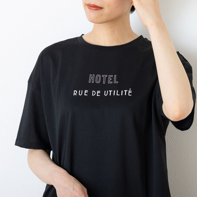 着用カラー:クロ×シロ