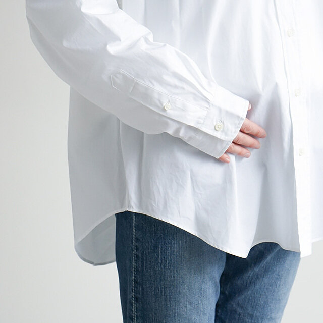 裾はラウンドヘムで脚がスッキリ見えします。