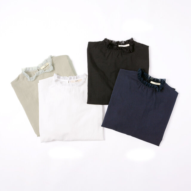 「grey」「off white」「navy」「black」の4色展開。