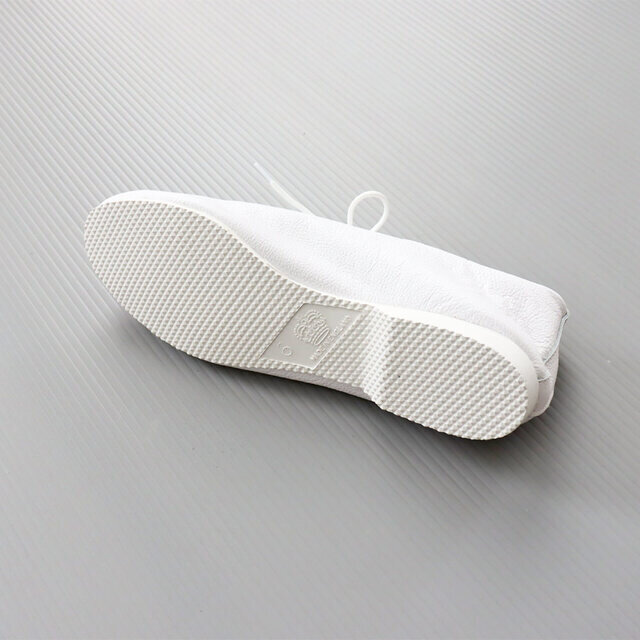 ラバーソールなので柔らかく歩きやすいです!