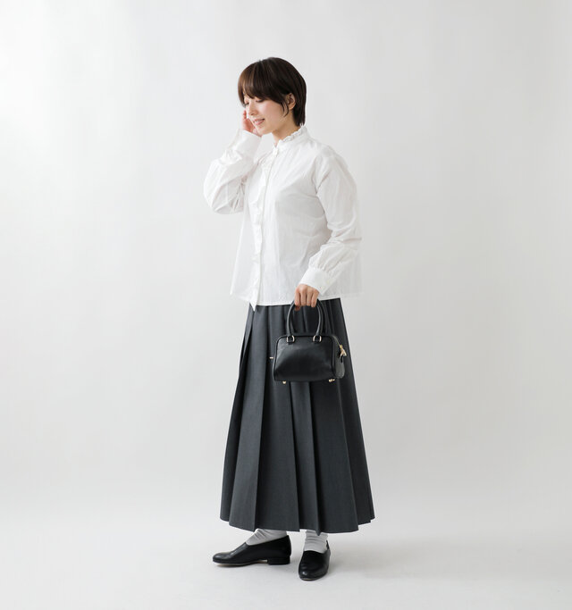 model asuka：160cm / 48kg 
color : off white / size : F