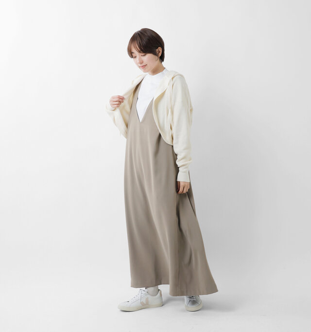 model asuka：160cm / 48kg 
color : off white / size : M