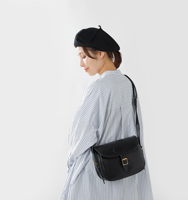 従来ハンティング用の
薬きょうを収納するために作られた、
無骨かつ上品な佇まい。