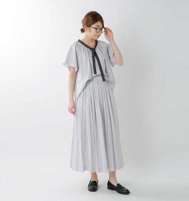 model hikari:165cm / 48kg
color : charcoal×gray×gray / size : F