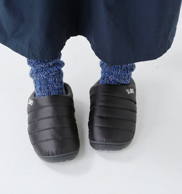 履き口の、ブランド刺繍が良いアクセントになっていますね。