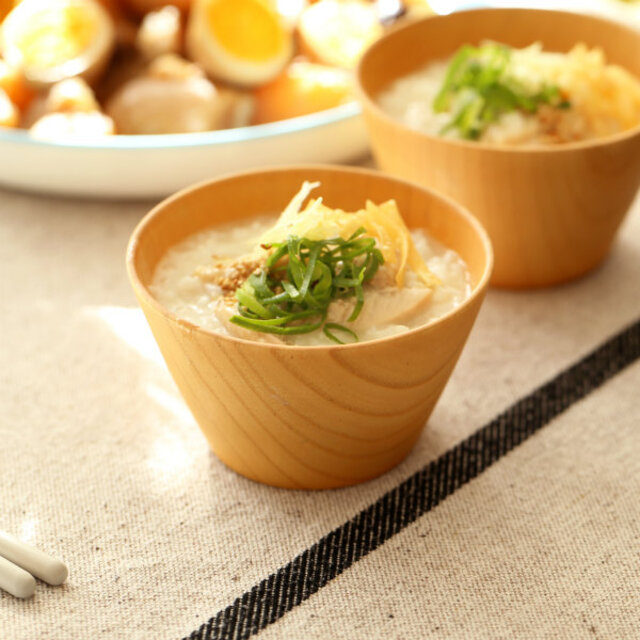 天然のなつめの木を使用した木目の美しいお椀が届きました♪
楽しい食事の時間に添うお椀。毎日使うものだから、デザインも機能も譲れないですよね。