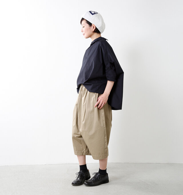 model mayu:158cm / 48kg
color : assort C / size : F
独特の風合いとエイジングを是非お楽しみください♪