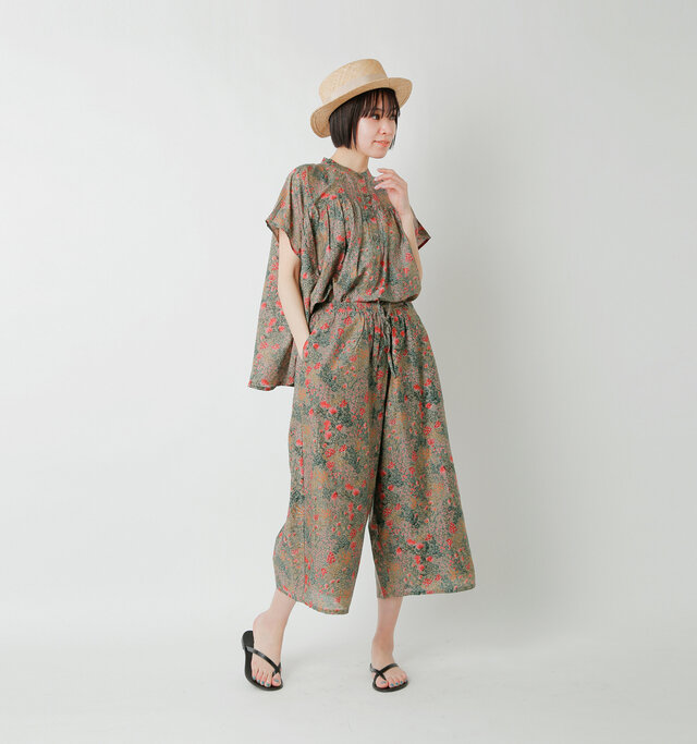 model saku:163cm / 43kg
color : taupe / size : 1
