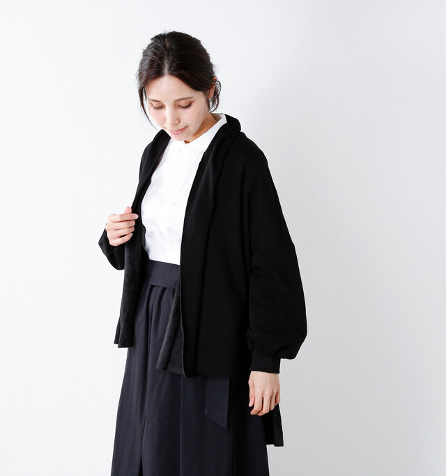 model yama:167cm / 49kg
color : black / size : F