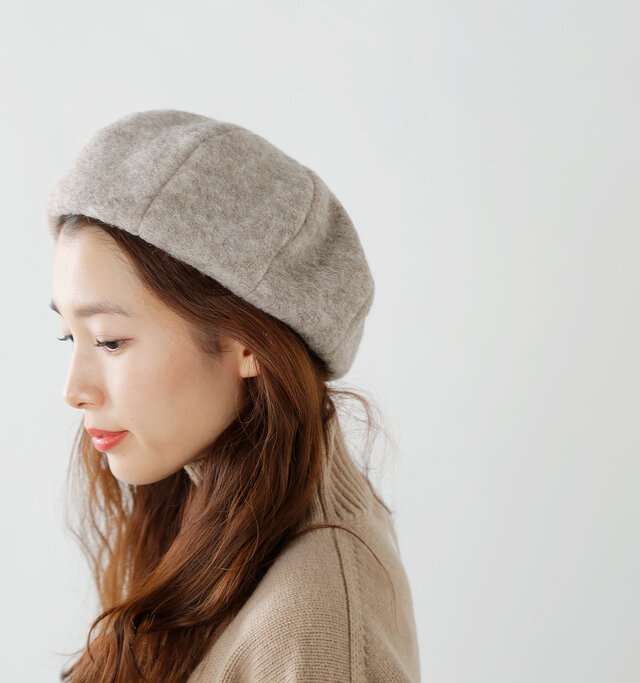 ふんわり軽くて暖かい。
エアリーウールで
秋冬らしい「ベレー帽」