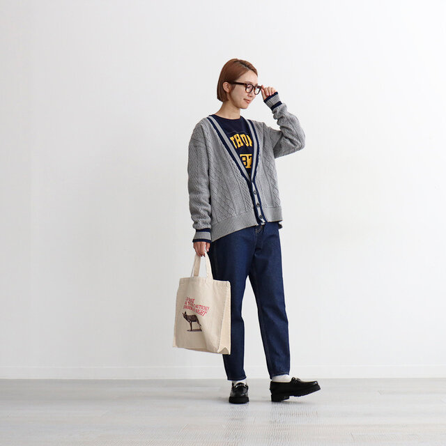 これからのシーズンだと、カーディガンやジャケットなど
インナーにチラッと覗かせるのも可愛くておすすめ◎