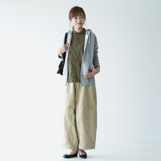 モデル: 162cm / 43kg
color:beige×navy(col.39)/ size:0(S~M)