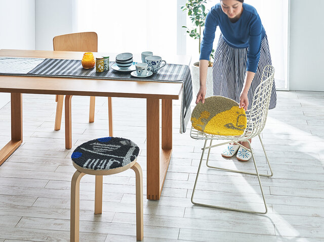 ダイニングで使えば、お食事の時間がもっと楽しく♪木製のベンチや北欧家具とも相性◎