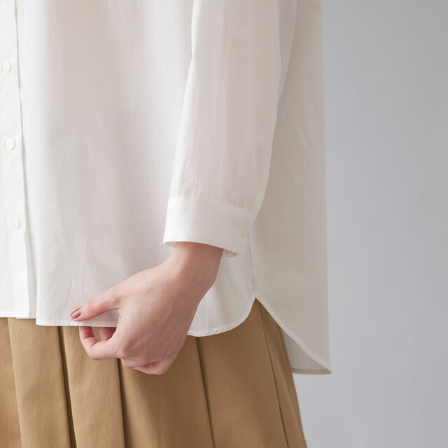 裾はラウンドで、やや前後差をつけています。