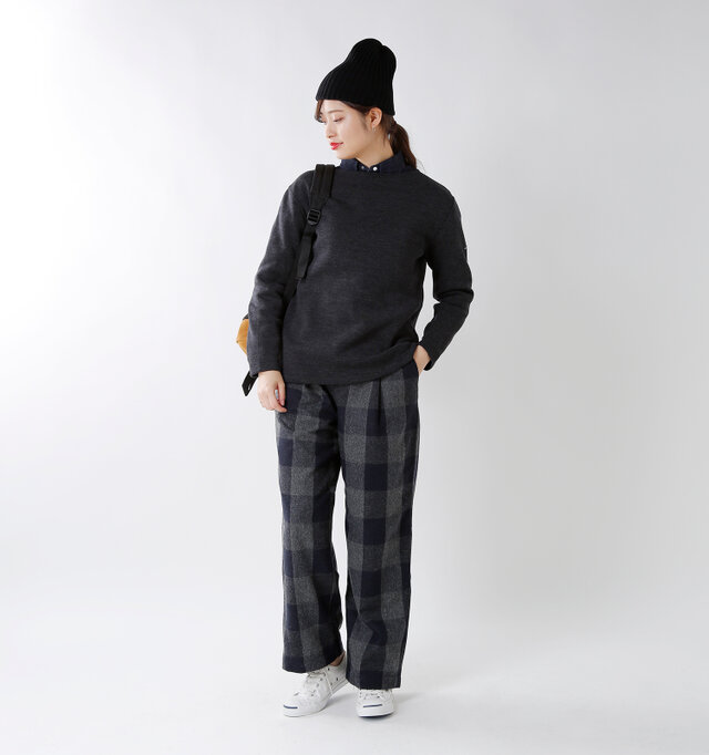 color : anthracite / size : T3
素肌に触れてもチクチク感がなく滑らか。吸湿・保温性にも優れています。
スムースな感触のニットは毛玉が出にくく、長くきれいに着ていただけます。