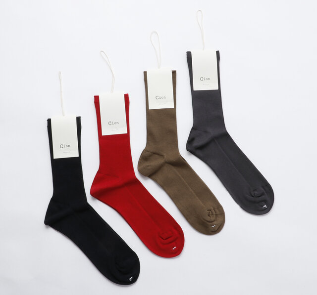 color:ブラック、レッド、ブラウン、チャコールグレー