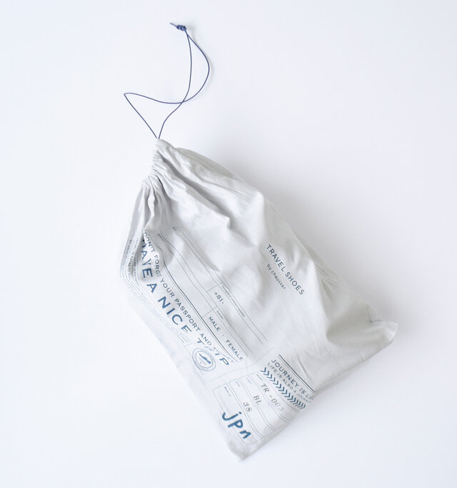 アイテムには「ショセ」オリジナルの保存袋を付属。
より持ち運びがしやすく、さらに使わないときでも大切に保管することができます。
