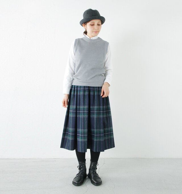 model yama
height:167cm / weight:49kg
color : gray / size : M