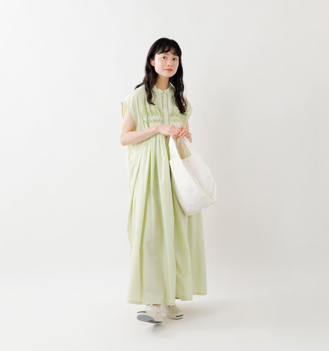 model mariko：162cm / 47kg 
color : lime green / size : F