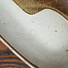よしざわ窯｜き１３３　　oldwhite ペンギン皿（焼き色幅あり）【母の日】