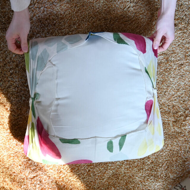 ※画像は以前に販売したラクガキスカーフです。