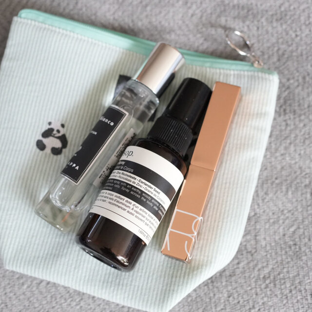 小さ目のポーチに入れづらいちょっと長さのあるものもすっきり収納できます。