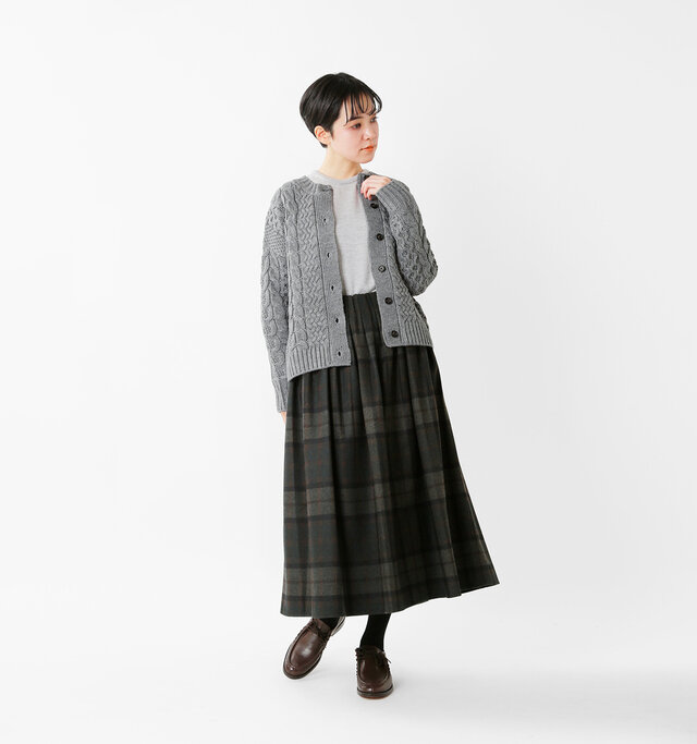 model saku:163cm / 43kg
color : gray / size : F