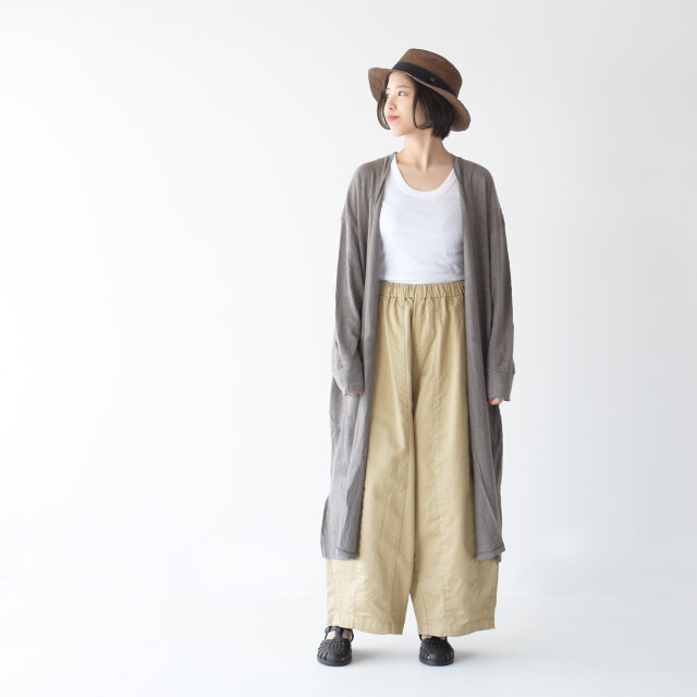 モデル:157cm / 47kg
color : grey / size : ワンサイズ