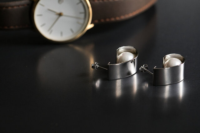 Ouca|真鍮と貝パールピアス