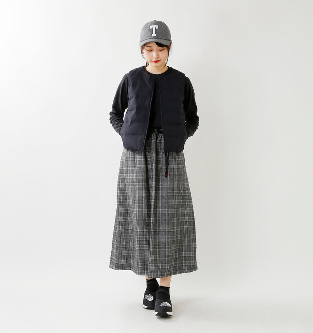 model kanae:167cm / 48kg
color : TNF black×black / size : 6(約24.0cm)
高いフィット感で日常からアクティブシーンまで多用途に活躍する1足です。