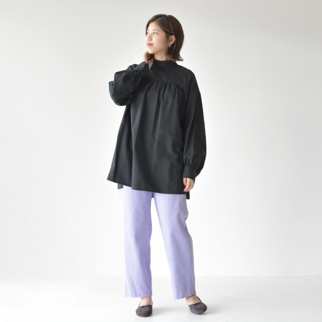 モデル:157cm / 47kg
color : charcoal-gray / size : 1(フリーサイズ)