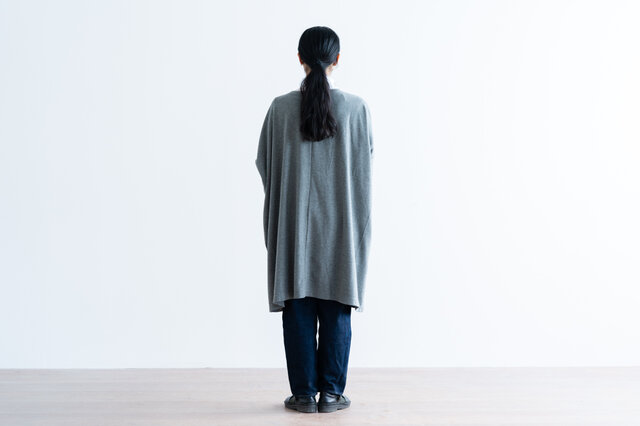 グレー着用、モデル身長:160cm