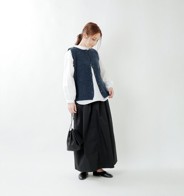 color : navy / size : M