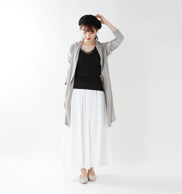 model kanae:167cm / 48kg
color : nero / size : 2
いつものコーディネートのインナーに合わせるだけでどんなスタイルも上品にかわいくまとまる優れもの♪