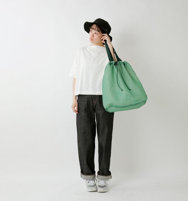 model saku：163cm / 43kg
color : green / size : F