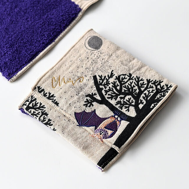 爪みたいな月夜のコウモリ