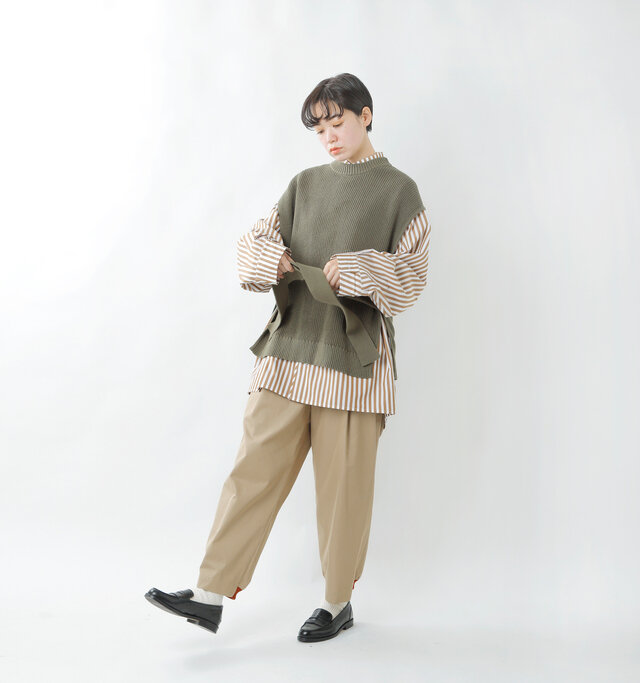 model saku:163cm / 43kg
color : smoky khaki / size : F