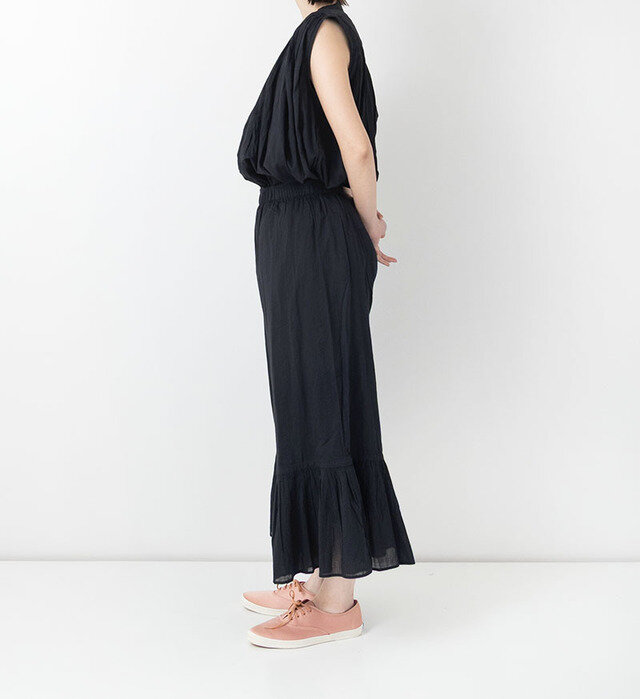 color : BLACK , model : 162cm