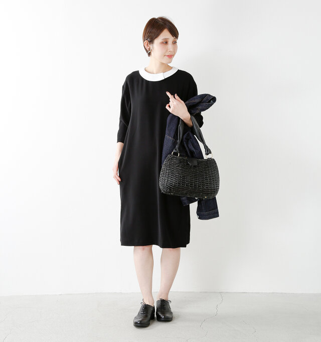 color : black / size : 38
白襟がブラックのワンピースに映えて、コーディネートも華やかになります。