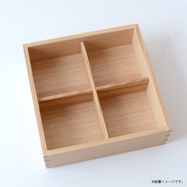 仕切りを入れた状態。量の多いおかずを仕切るのにピッタリです。