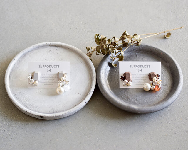 左:gray piece
右:walnut piece
